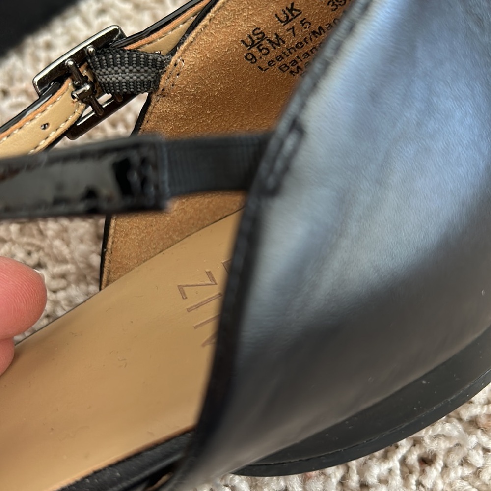 NATURALIZER⭐️Almost NEW🖤T-STRAP Pointed Black LEATHER FLATS. Worn ONCE 3 hours. - Picture 9 of 13